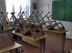 Школы начали закрывать из экономии Школы начали закрывать из экономии